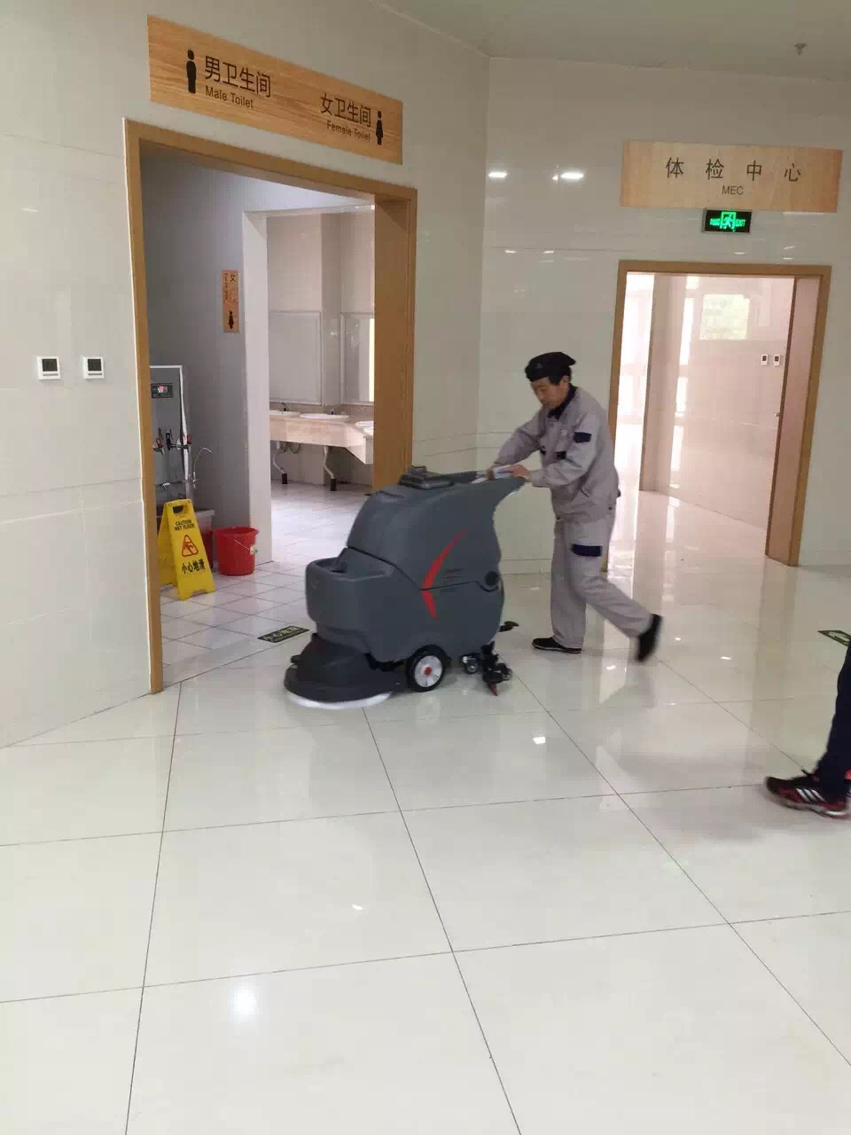 醫院應該選擇什么樣的洗地機？